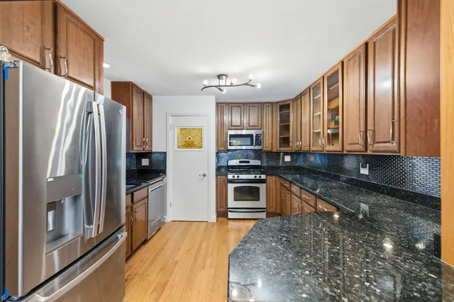 $3,600 | 4656 North Narragansett Avenue, Harwood Heights, IL 60706