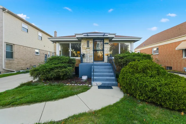 $3,600 | 4656 North Narragansett Avenue, Harwood Heights, IL 60706