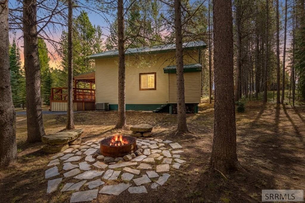 4010 Coyote Road Island Park, ID 83429 - Photo 4 of 62