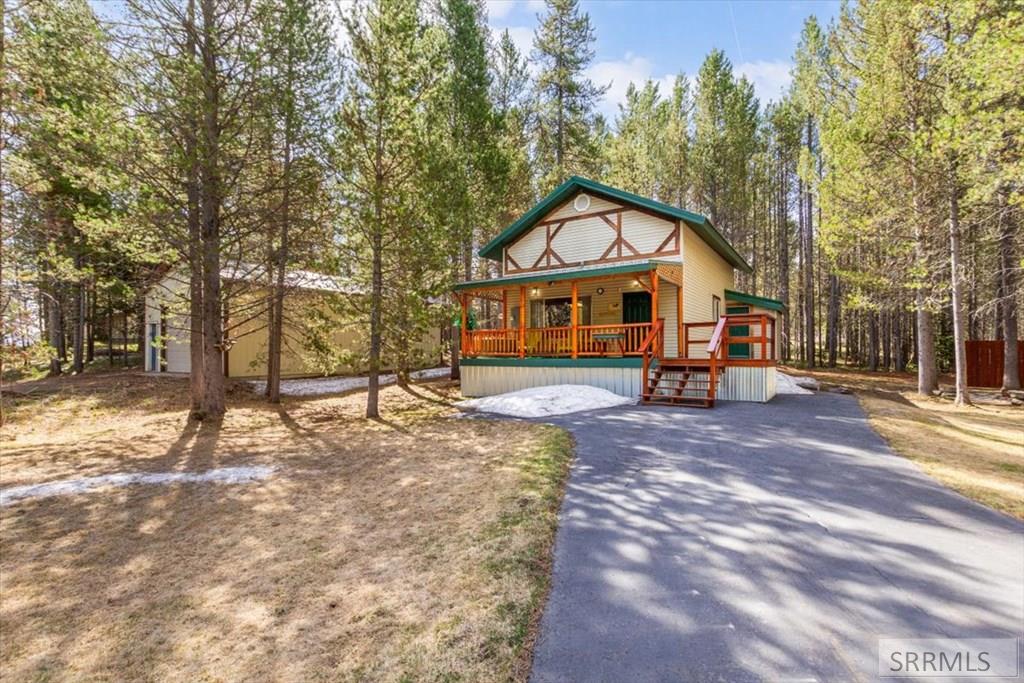 4010 Coyote Road Island Park, ID 83429 - Photo 6 of 62