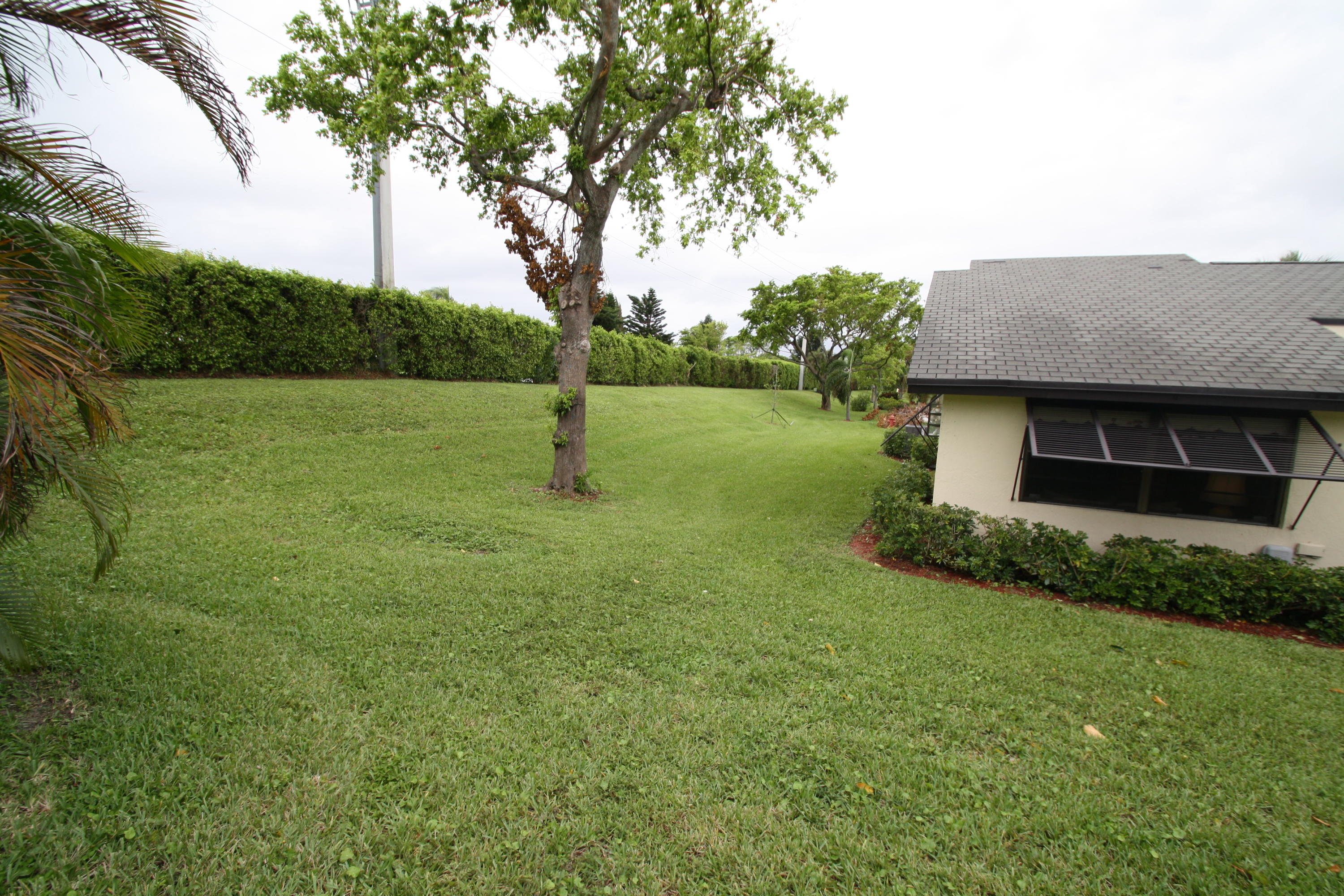 2 Ridge Pointe Drive, Unit F Boynton Beach, FL 33435 - Photo 18 of 29 Large Wrap Around Yard