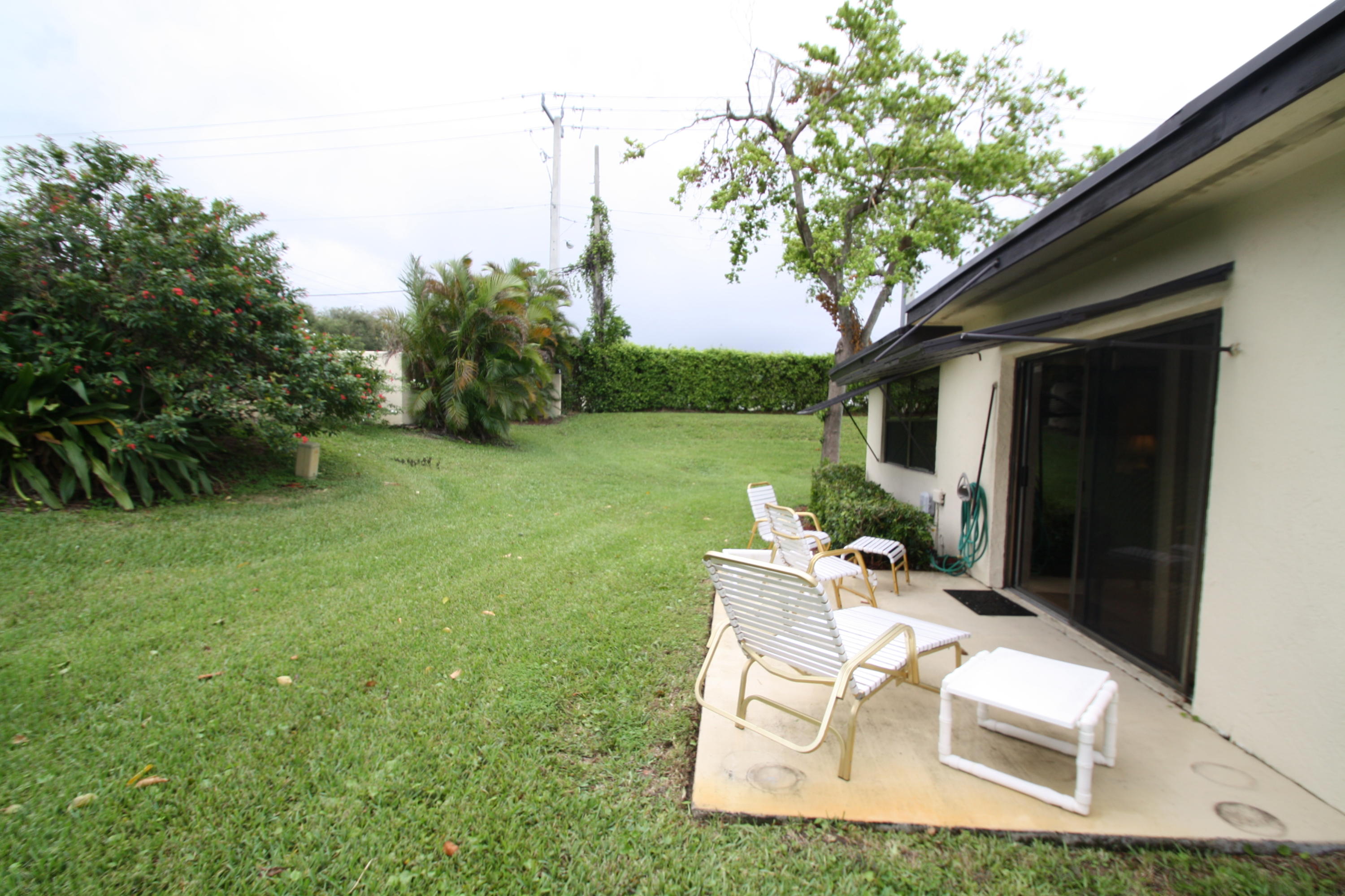 2 Ridge Pointe Drive, Unit F Boynton Beach, FL 33435 - Photo 20 of 29 Patio and Yard
