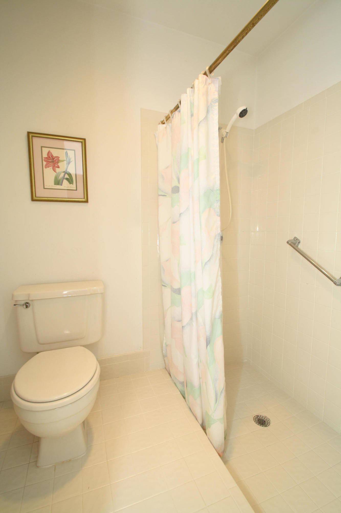 2 Ridge Pointe Drive, Unit F Boynton Beach, FL 33435 - Photo 24 of 29 Master Walk In Shower