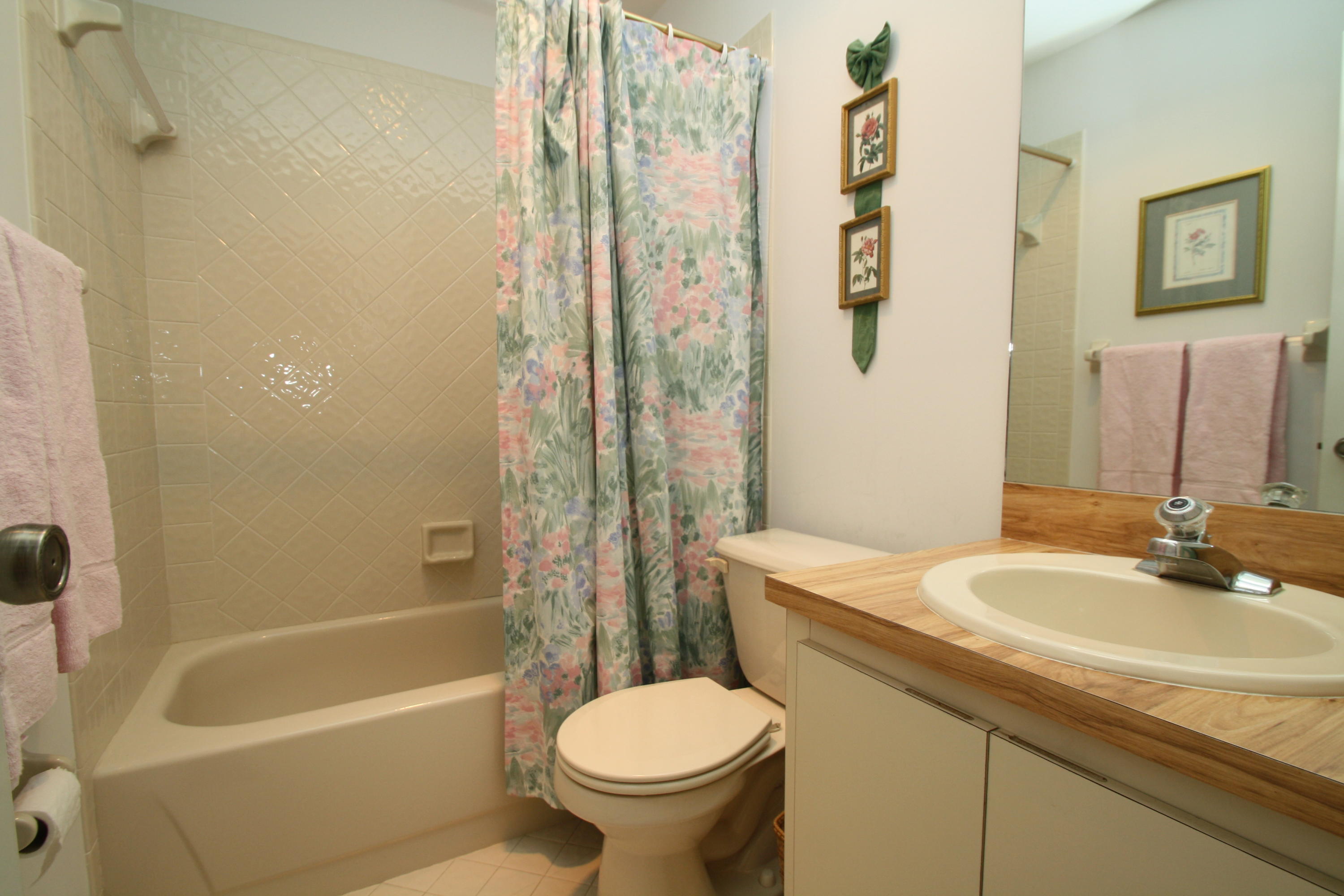 2 Ridge Pointe Drive, Unit F Boynton Beach, FL 33435 - Photo 26 of 29 Guest Bathroom
