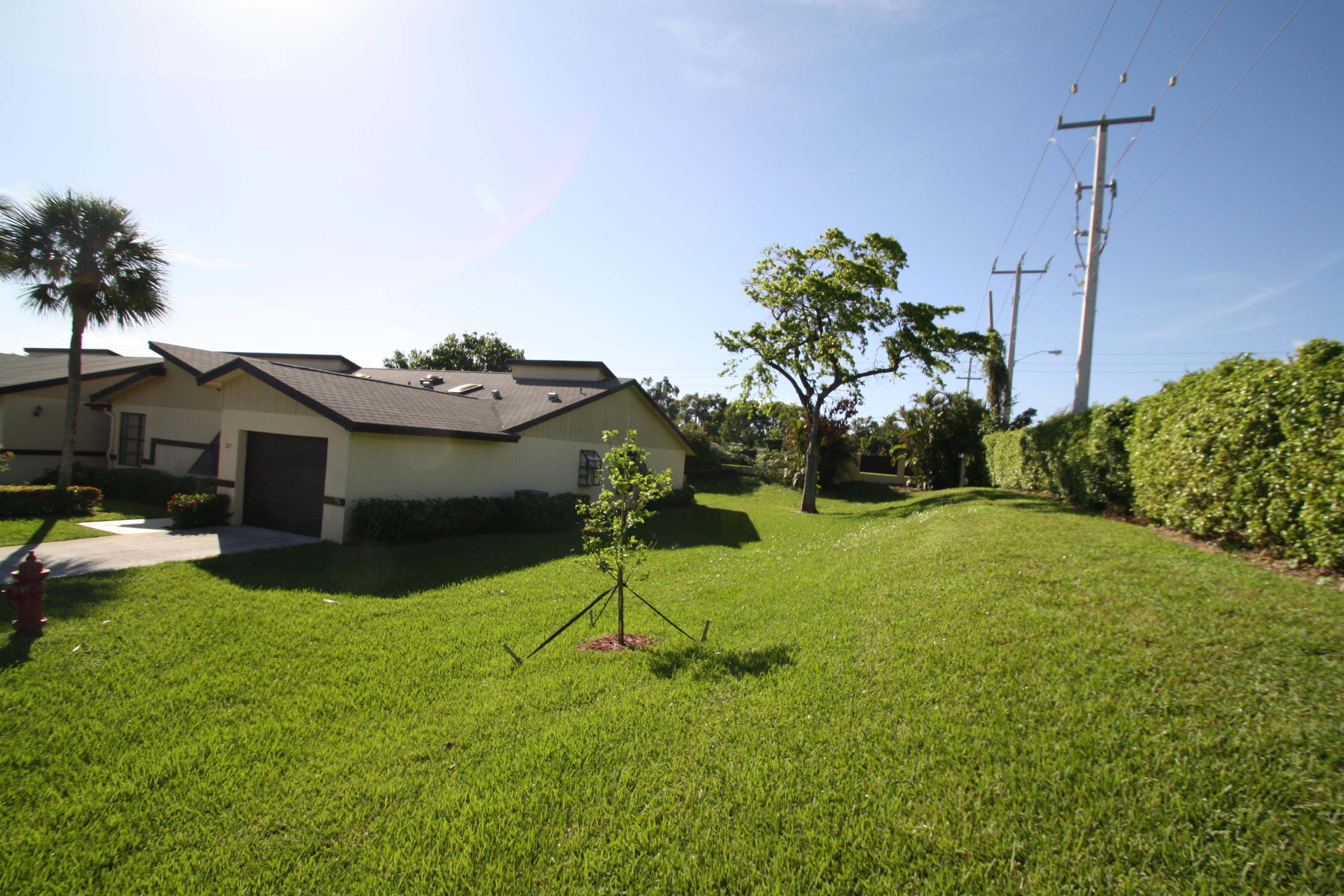 2 Ridge Pointe Drive, Unit F Boynton Beach, FL 33435 - Photo 3 of 29 Side Yard