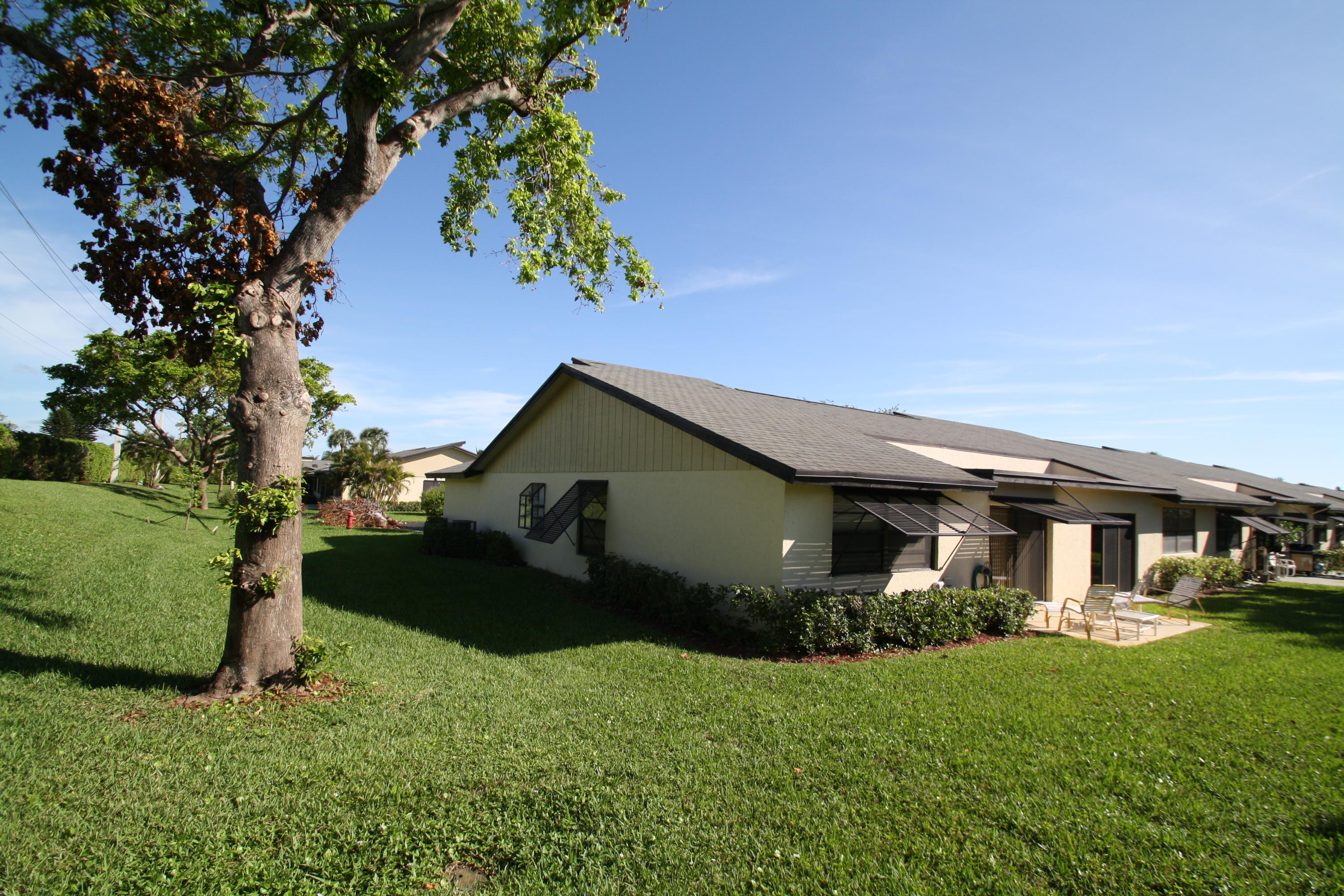 2 Ridge Pointe Drive, Unit F Boynton Beach, FL 33435 - Photo 4 of 29 Back View