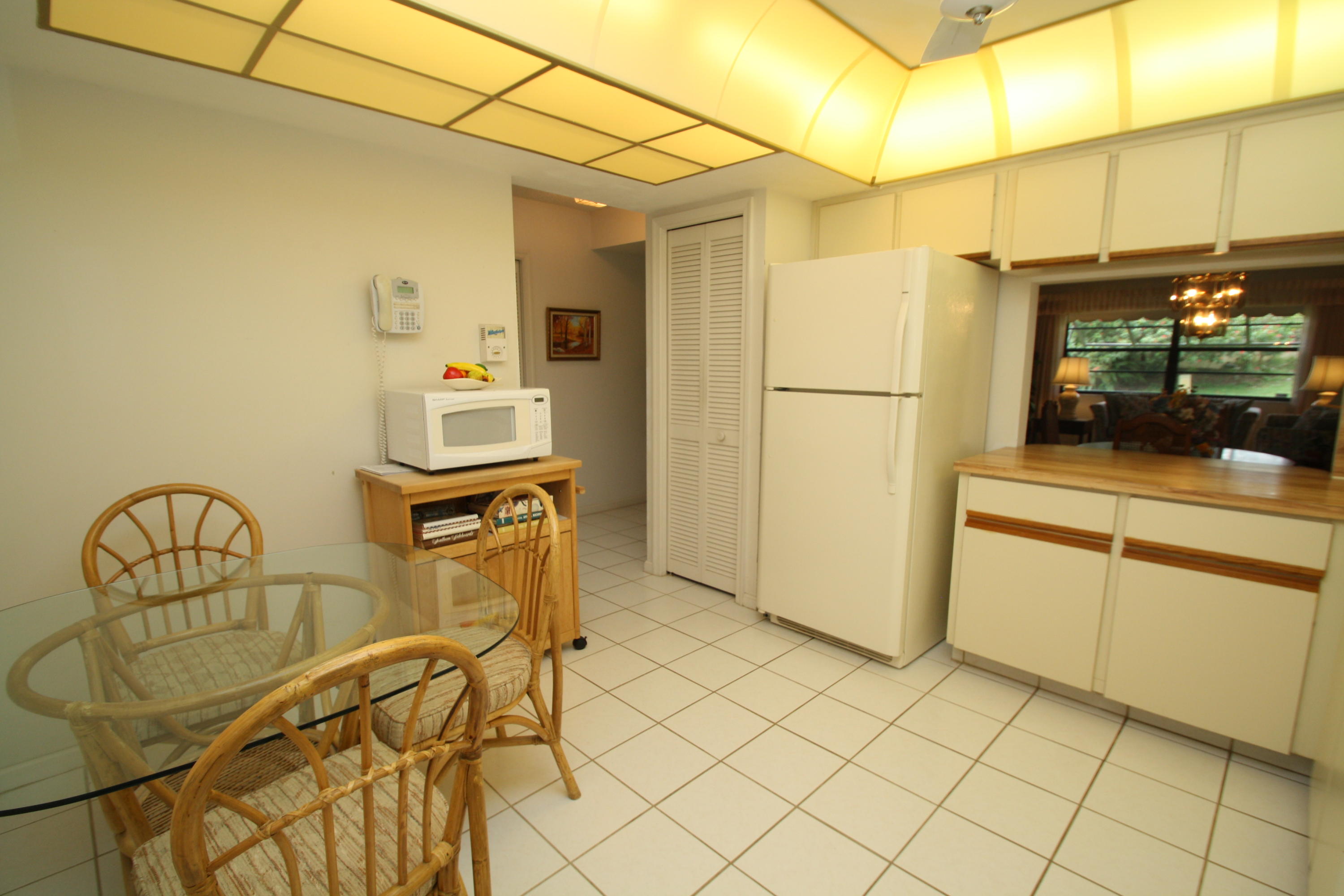 2 Ridge Pointe Drive, Unit F Boynton Beach, FL 33435 - Photo 7 of 29 Kitchen