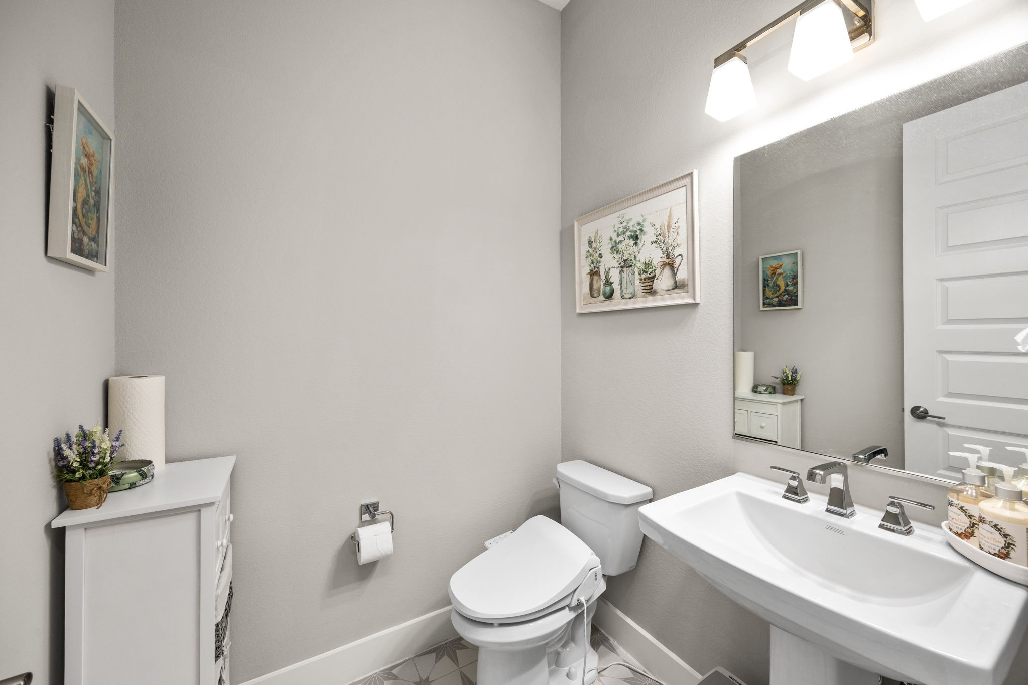 29402 Cir S Rnch Trail Fulshear, TX 77406 - Photo 33 of 50 a bathroom with a toilet a sink and mirror