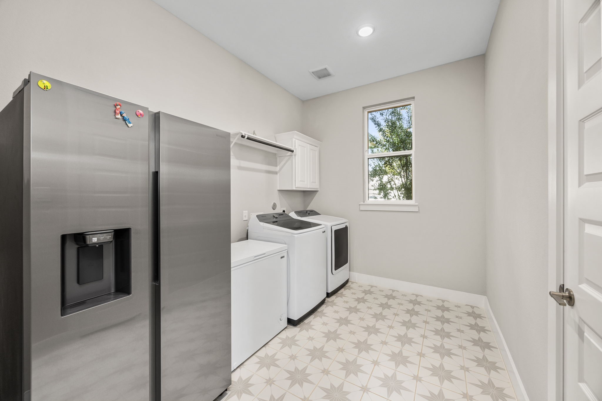 29402 Cir S Rnch Trail Fulshear, TX 77406 - Photo 34 of 50 a kitchen with a refrigerator and a sink