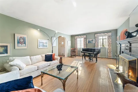 $675,000 | 10 Shawnee Avenue, Yonkers, NY 10710