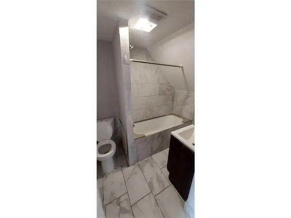 $1,600 | 1426 Washington Street Northeast, Unit 2, Minneapolis, MN 55413