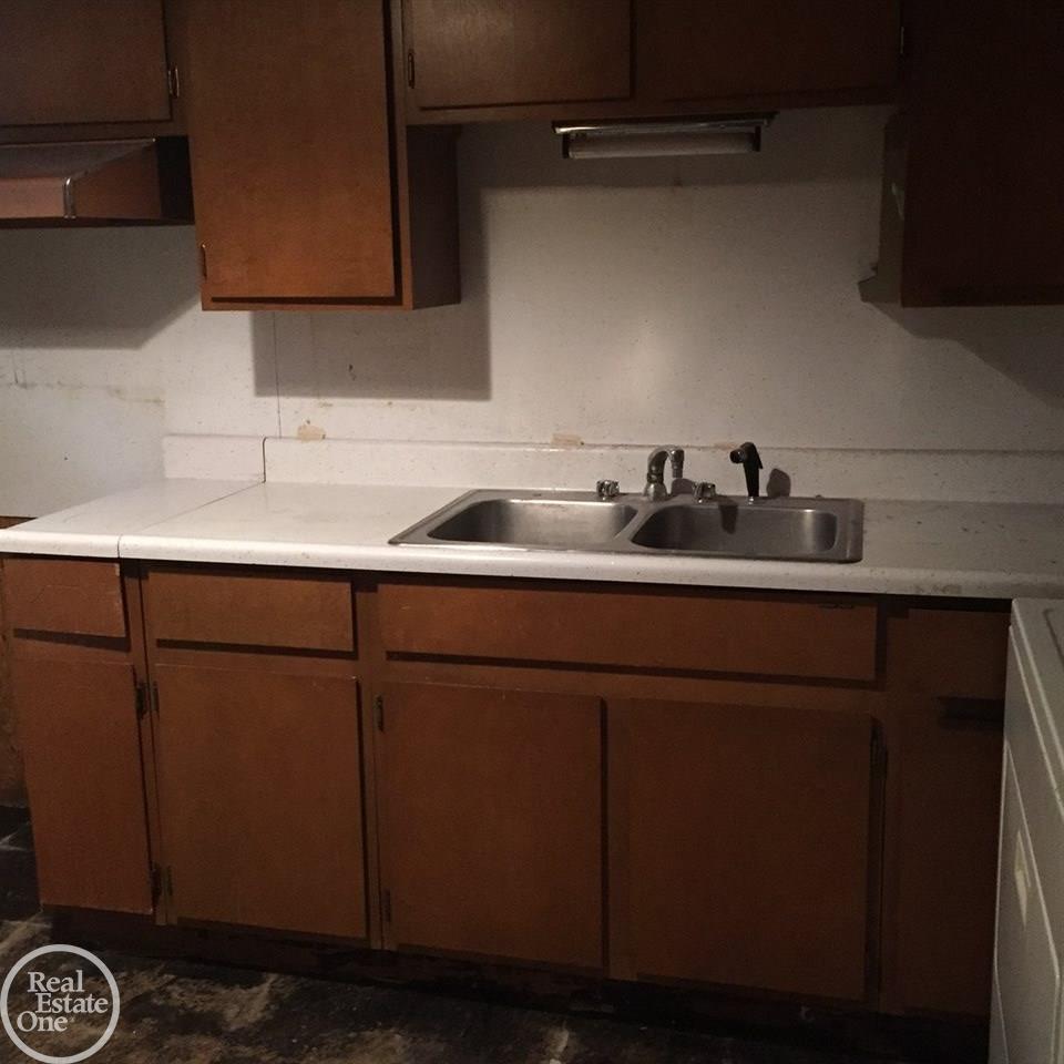 25153 Rubin Road Warren, MI 48089 - Photo 4 of 27 31314472-3.JPG