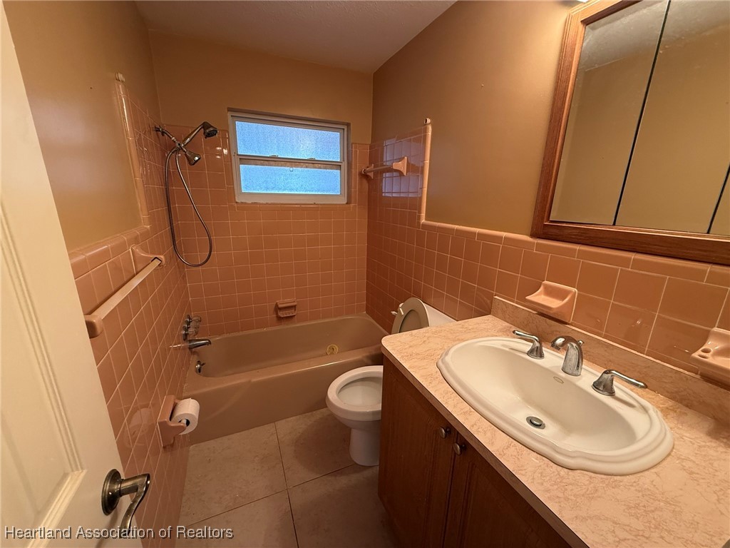 2224 Avalon Road Sebring, FL 33870 - Photo 5 of 19 Gallery Image 5