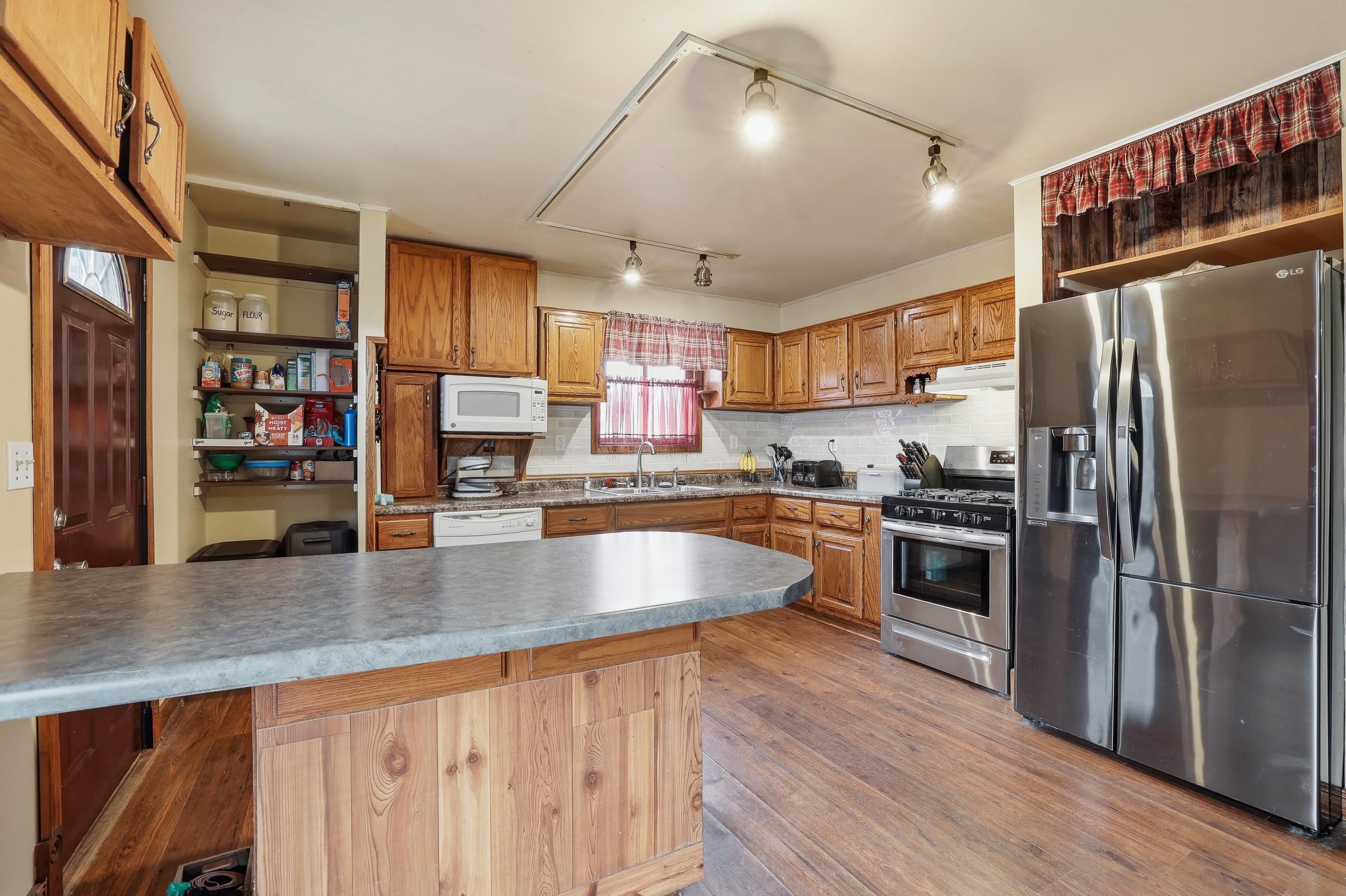 2924 Lindbergh Avenue Stevens Point, WI 54481 - Photo 8 of 39