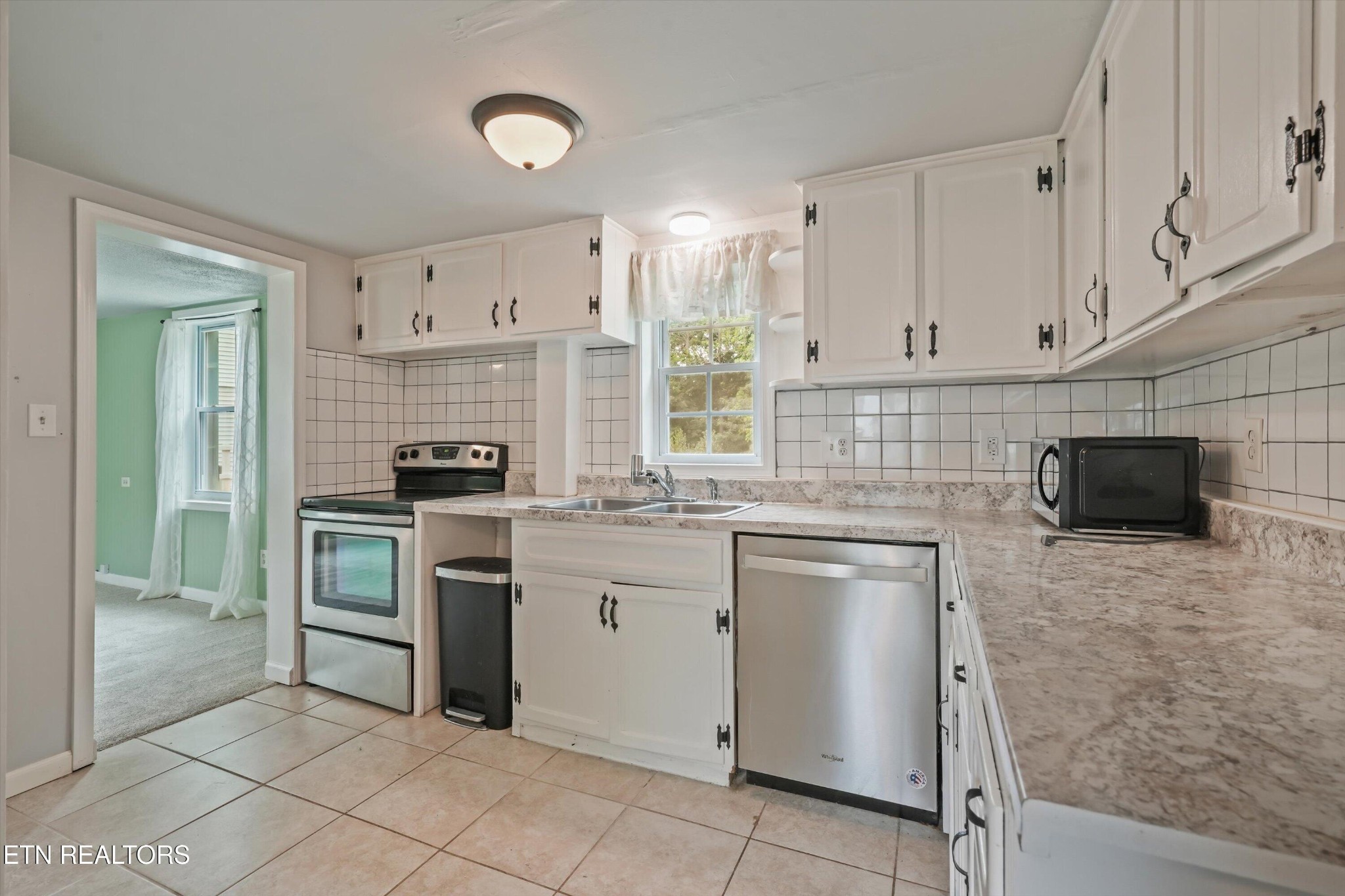 224 Oak Road Norris, TN 37828 - Photo 8 of 35
