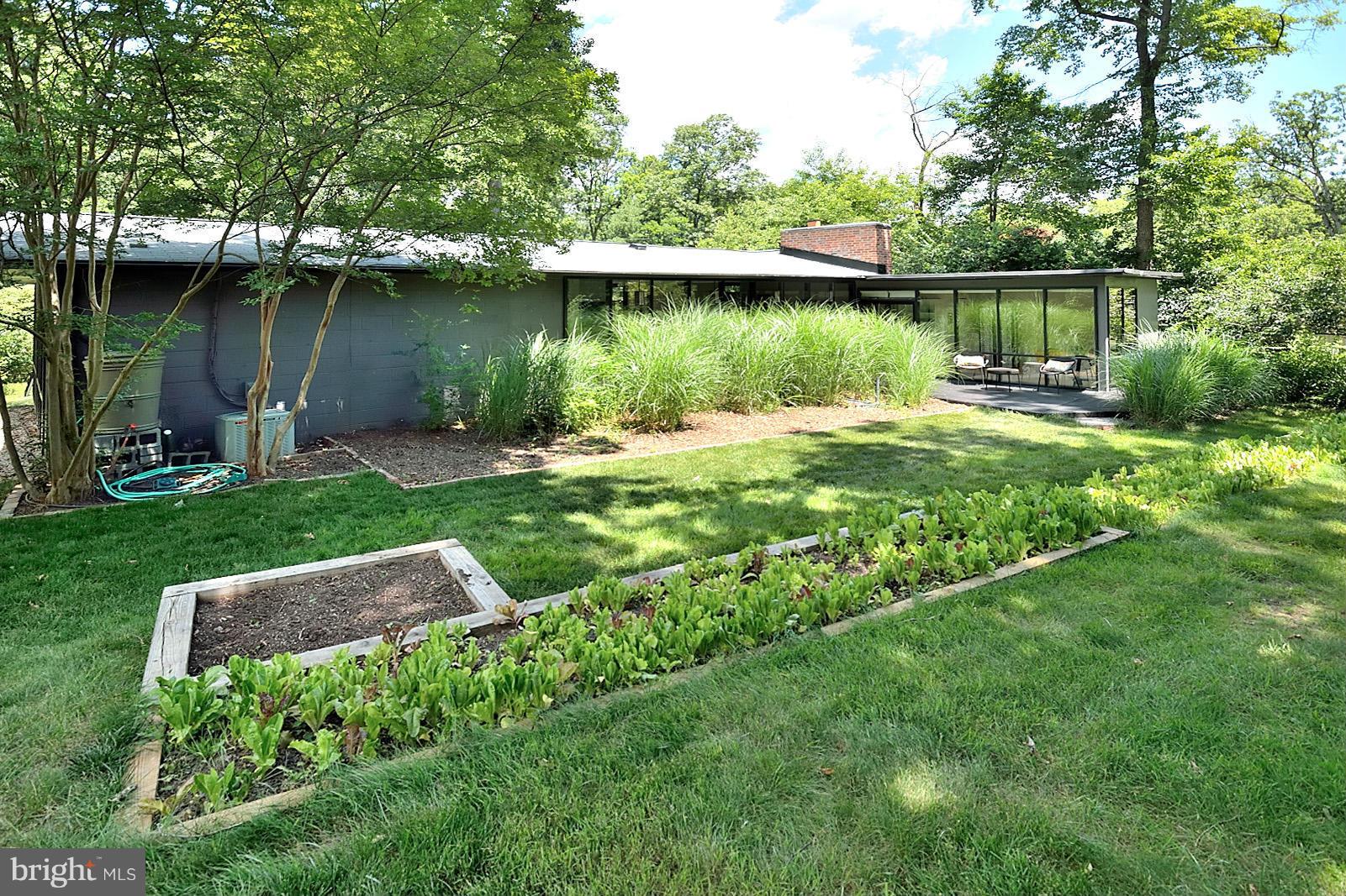 2003 Marthas Road Alexandria, VA 22307 - Photo 19 of 22 Exterior (Rear)