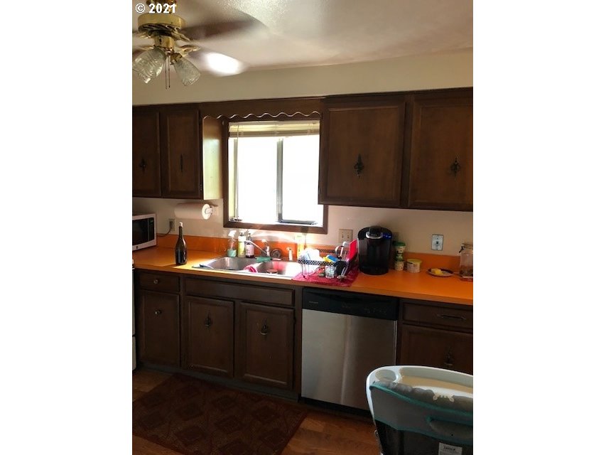 265 Southwest Oak Street Dallas, OR 97338 - Photo 2 of 13 Gallery Image 2
