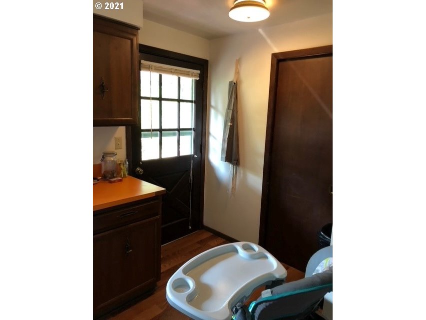 265 Southwest Oak Street Dallas, OR 97338 - Photo 3 of 13 Gallery Image 3