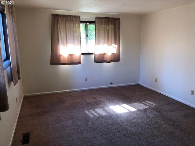 265 Southwest Oak Street Dallas, OR 97338 - Photo 7 of 13 Gallery Image 7