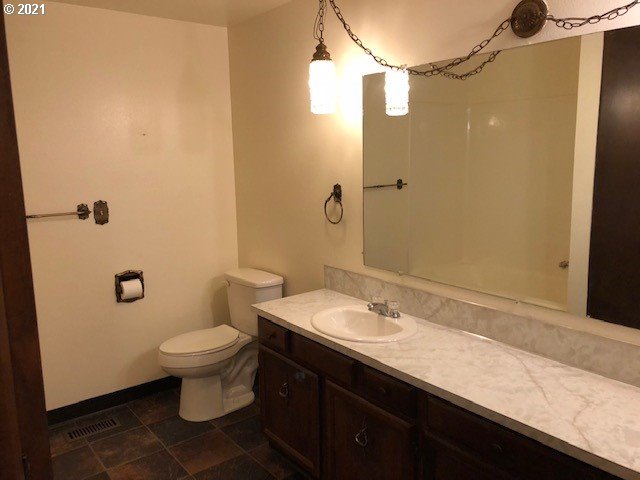 265 Southwest Oak Street Dallas, OR 97338 - Photo 9 of 13 Gallery Image 9