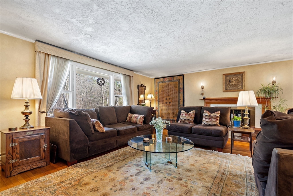 352 Taylor Road Stow, MA 01775 - Photo 7 of 39