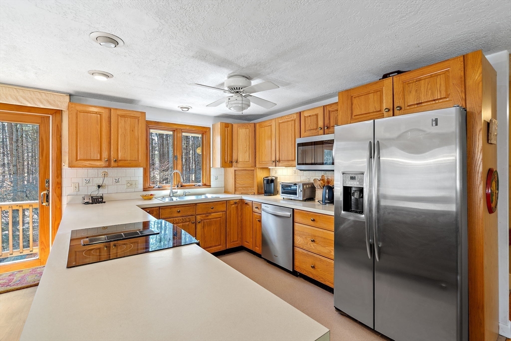 352 Taylor Road Stow, MA 01775 - Photo 10 of 39