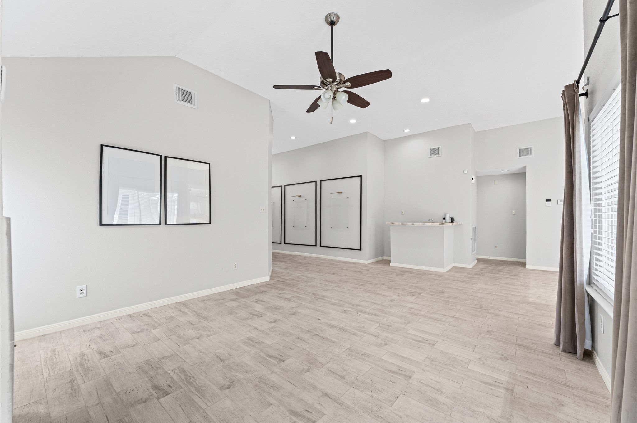 7810 Poitiers Drive Houston, TX 77071 - Photo 6 of 29