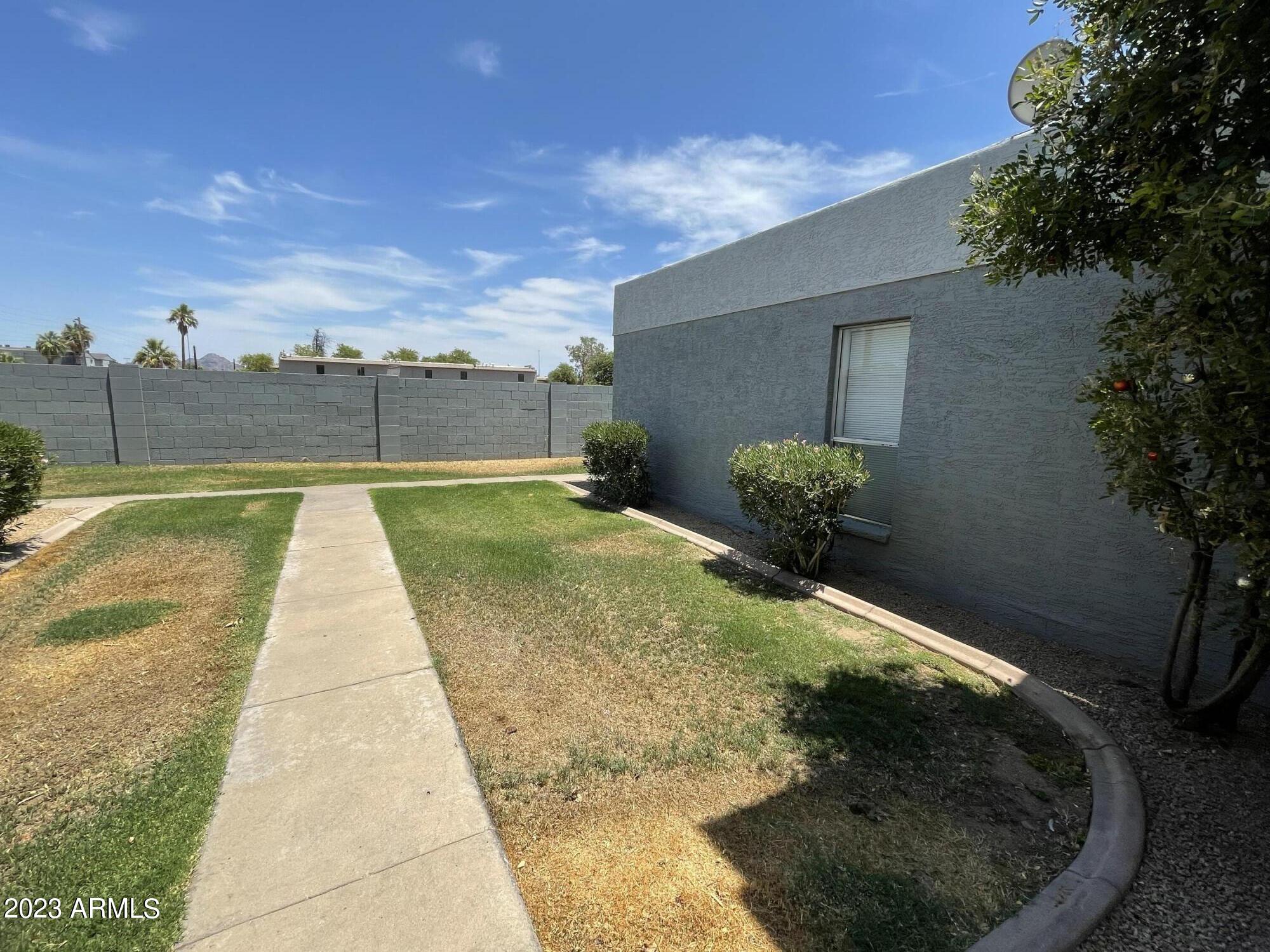 2605 West Ocotillo Road, Unit 1 Phoenix, AZ 85017 - Photo 3 of 19 IMG_9204