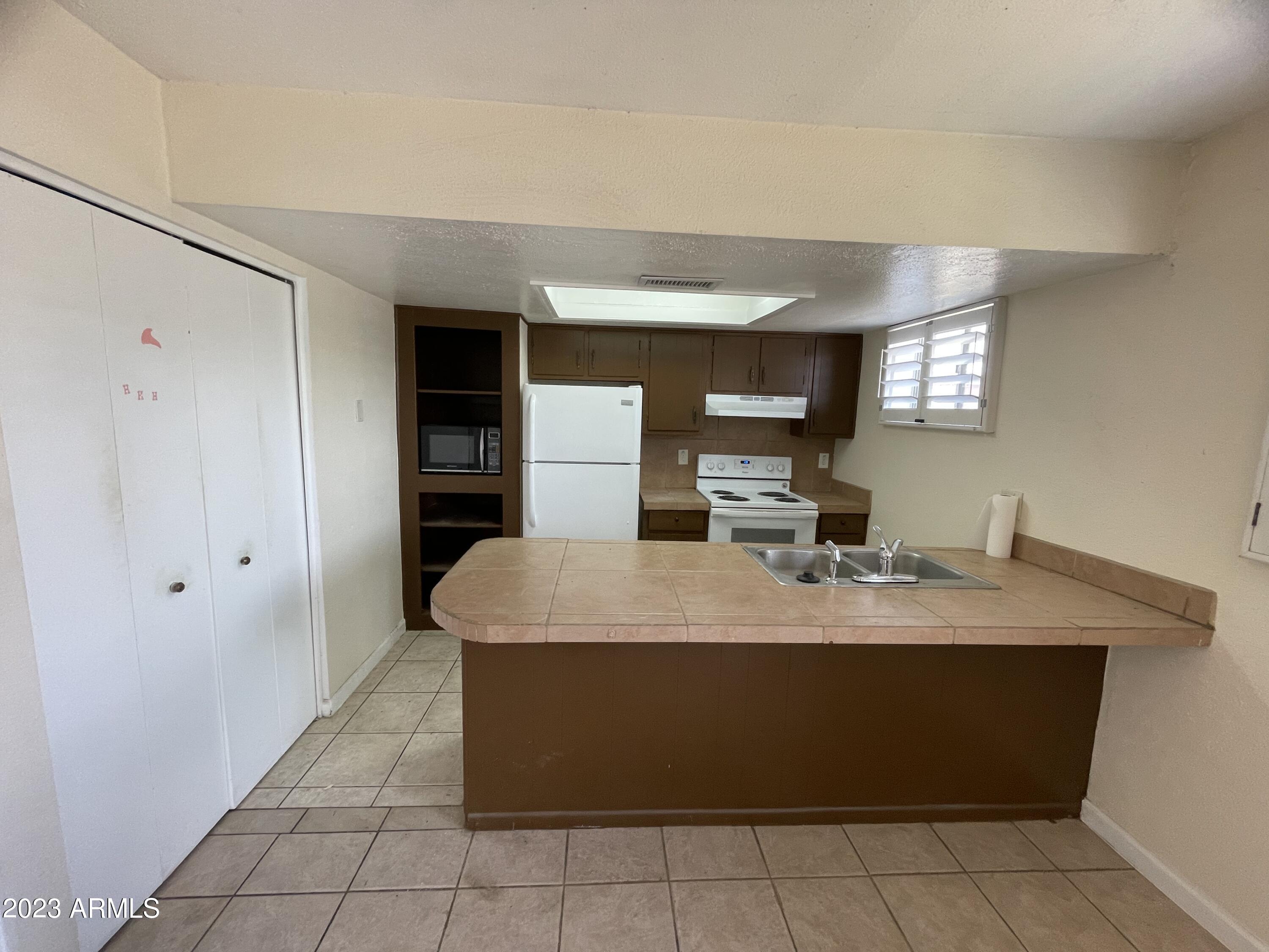 2605 West Ocotillo Road, Unit 1 Phoenix, AZ 85017 - Photo 4 of 19 IMG_9193