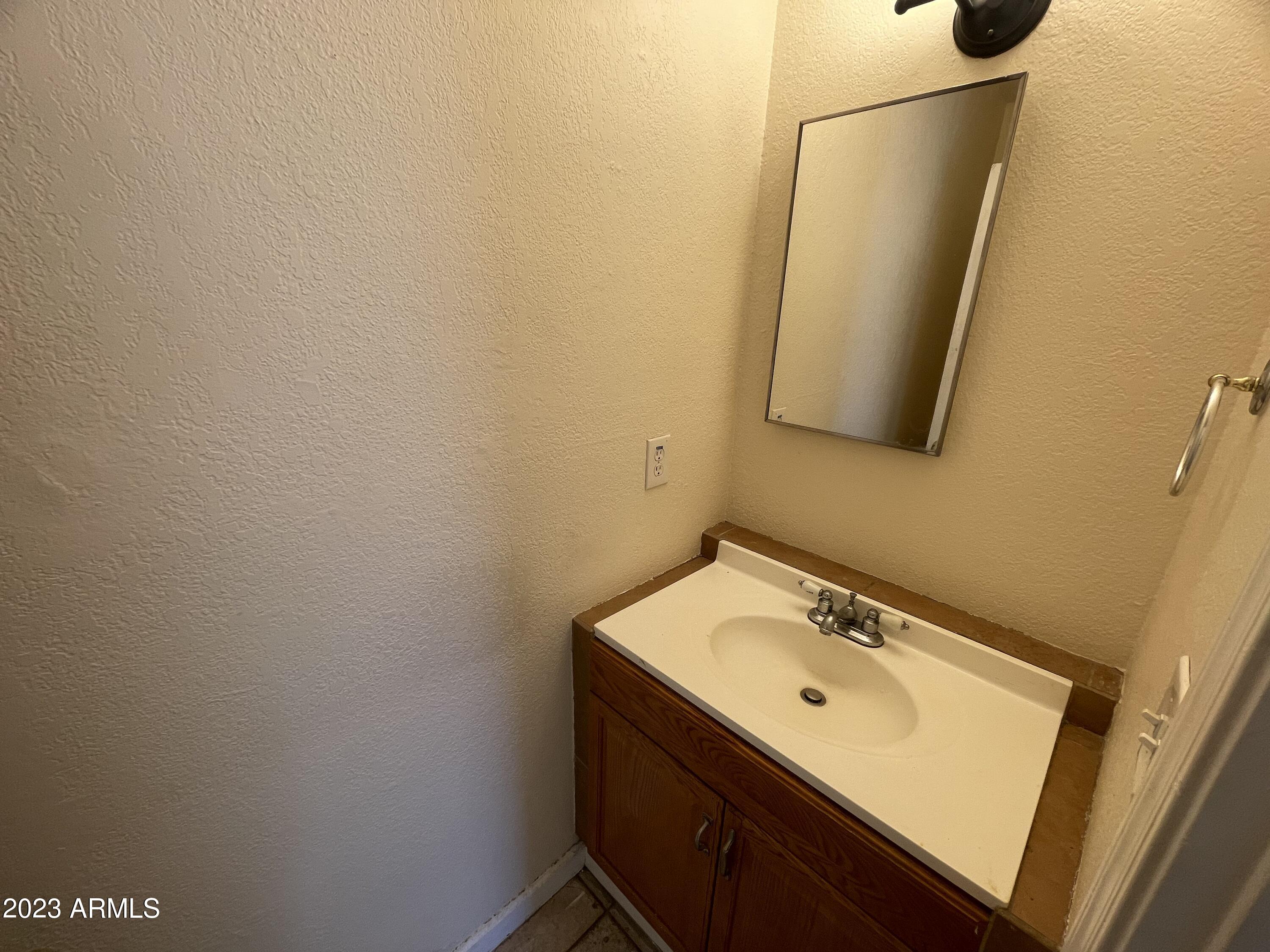 2605 West Ocotillo Road, Unit 1 Phoenix, AZ 85017 - Photo 9 of 19 IMG_9173