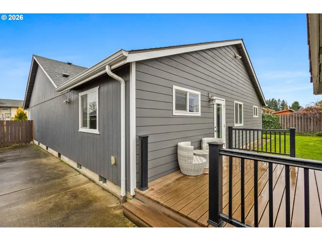 a view of deck and deck