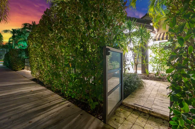 a view of a dinning table and chairs in the patio