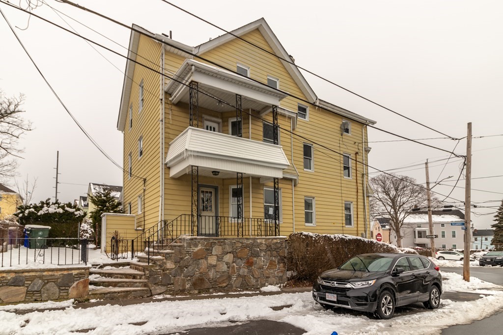 181 Tecumseh Street Fall River, MA 02721 - Photo 2 of 34