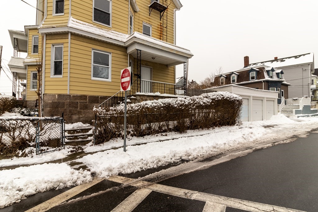 181 Tecumseh Street Fall River, MA 02721 - Photo 3 of 34