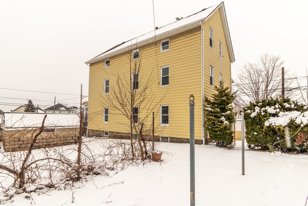 181 Tecumseh Street Fall River, MA 02721 - Photo 7 of 34