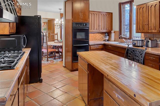 15 Upland Road Colorado Springs, CO 80906 - Photo 3 of 4
