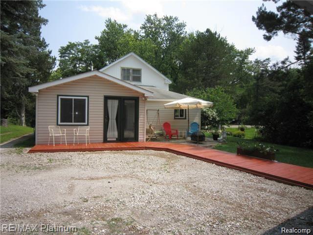 8354 Pettysville Road Pinckney, MI 48169 - Photo 2 of 13 BACK EXTERIOR.jpg
