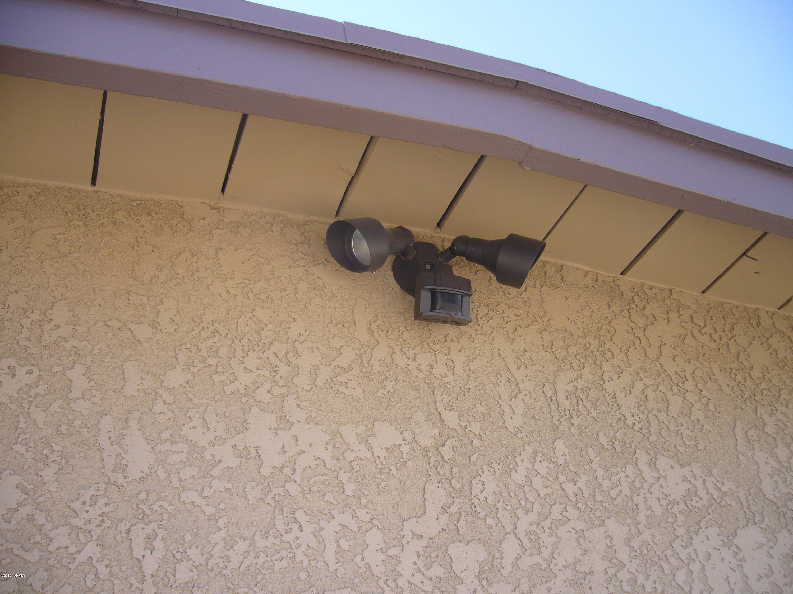 1243 West Kleindale Road Tucson, AZ 85705 - Photo 43 of 46 a view of a indoor space