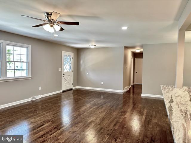 86 South Burlington Road Bridgeton, NJ 08302 - Photo 10 of 42 Living Room