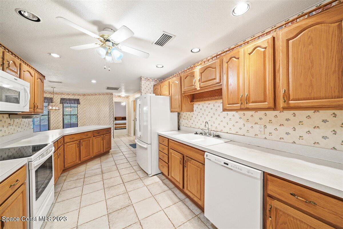3949 Hunters Ridge Way Titusville, FL 32796 - Photo 12 of 37 13-untitled-21