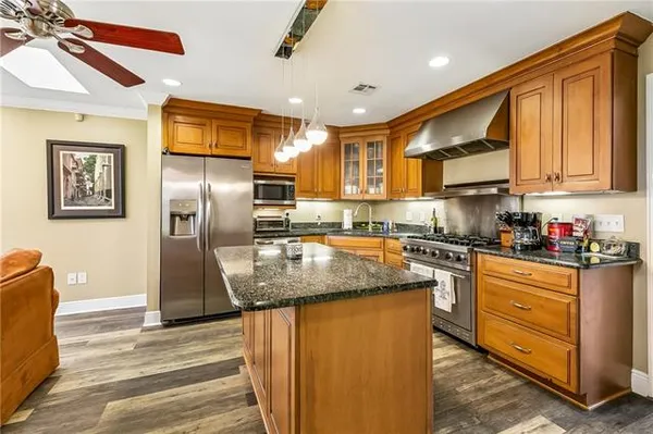 $549,000 | 4701 Lake Vista Drive, Metairie, LA 70006