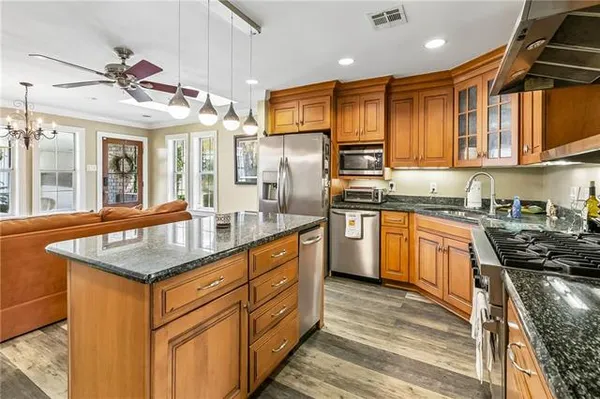 $549,000 | 4701 Lake Vista Drive, Metairie, LA 70006