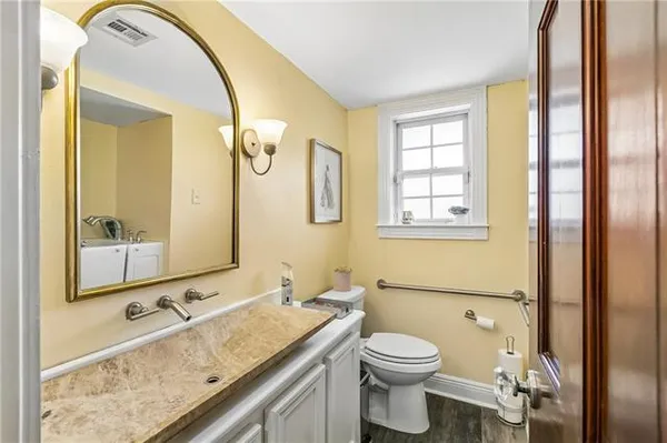 $549,000 | 4701 Lake Vista Drive, Metairie, LA 70006