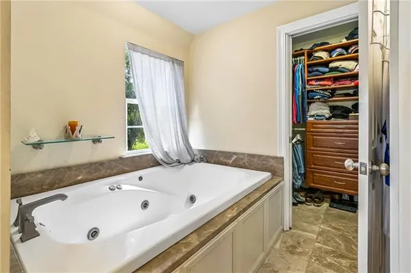 $549,000 | 4701 Lake Vista Drive, Metairie, LA 70006
