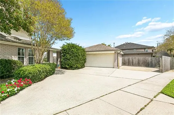 $549,000 | 4701 Lake Vista Drive, Metairie, LA 70006