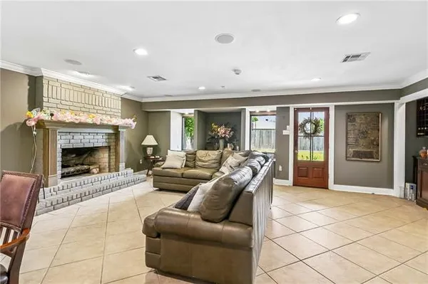 $549,000 | 4701 Lake Vista Drive, Metairie, LA 70006
