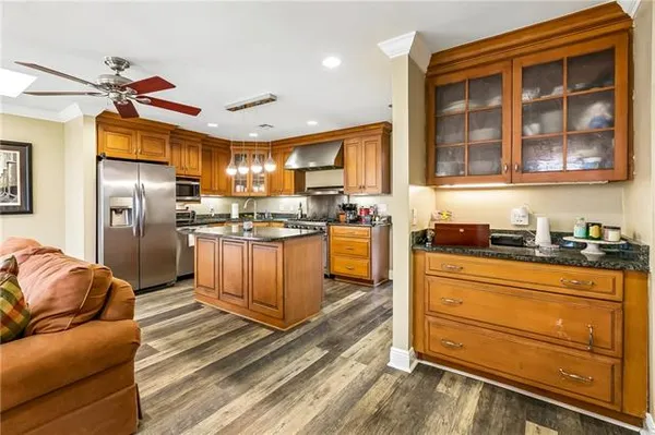$549,000 | 4701 Lake Vista Drive, Metairie, LA 70006