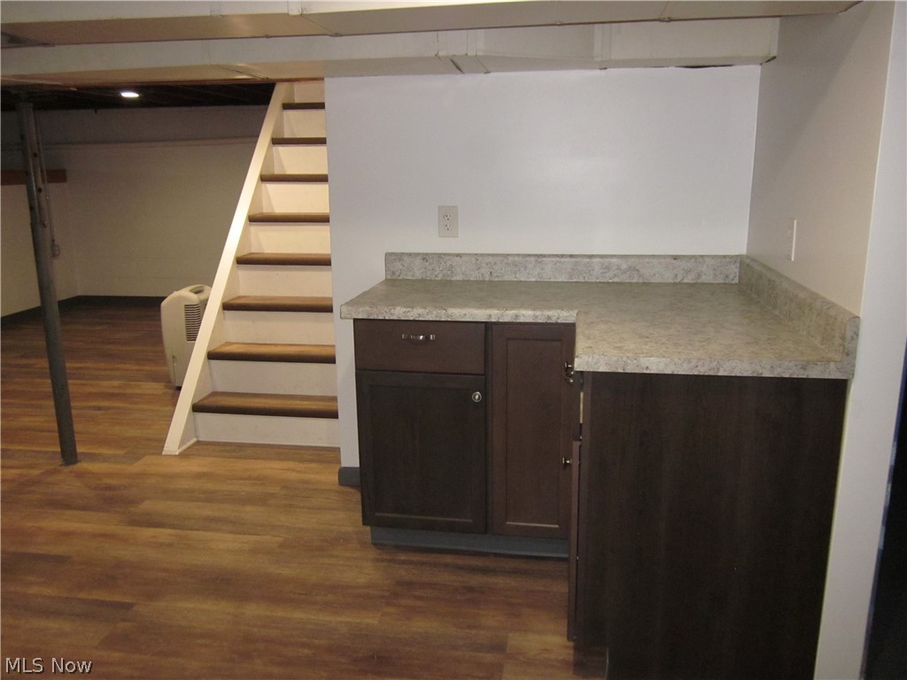 30321 Georgetown Road Salem, OH 44460 - Photo 22 of 38 Built in desk area.