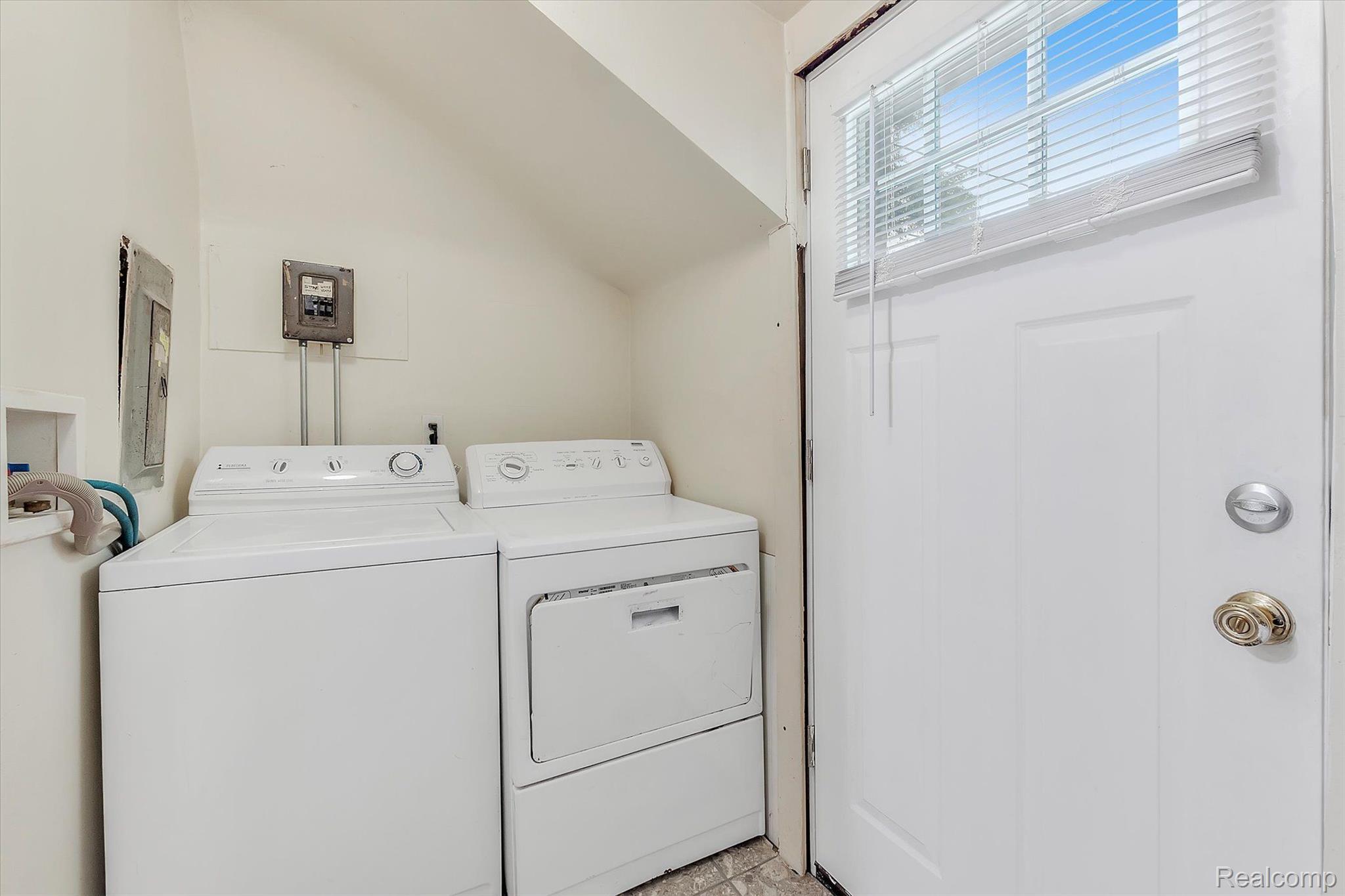 7239 Stephens Road Center Line, MI 48015 - Photo 21 of 25
