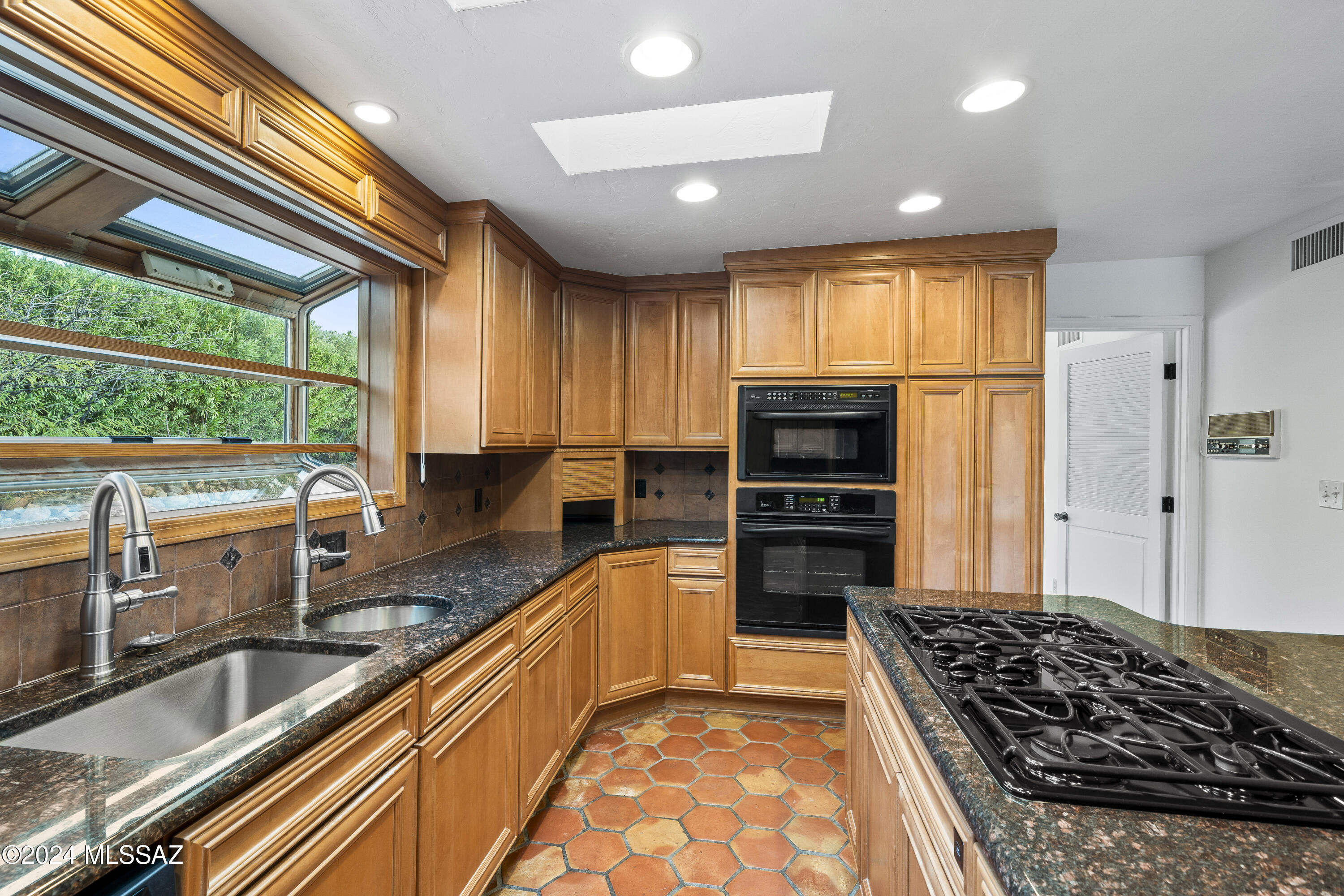 1435 East Indian Wells Road Tucson, AZ 85718 - Photo 17 of 49